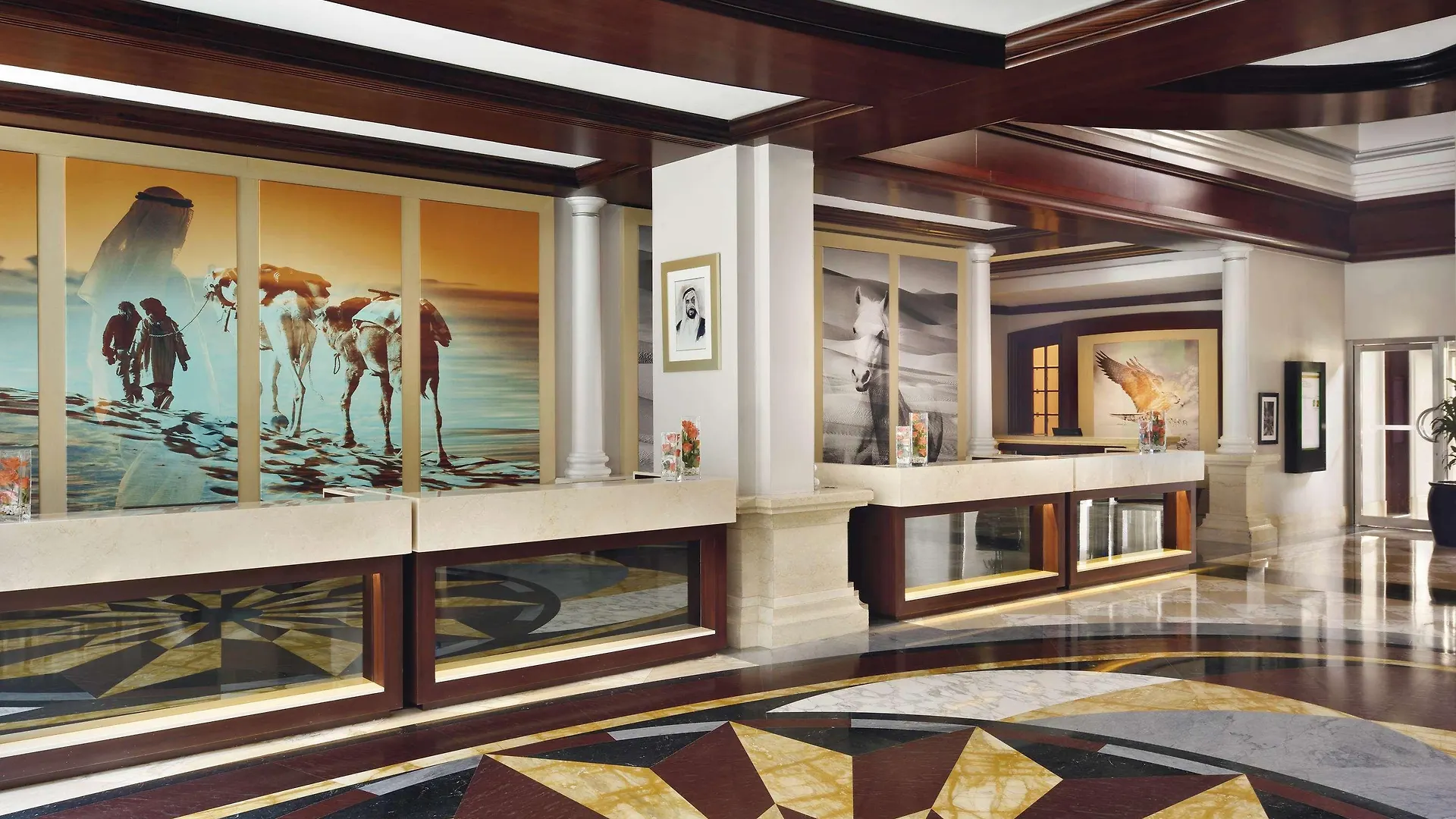 Hotell Mövenpick Hotel&Apartments Dubai