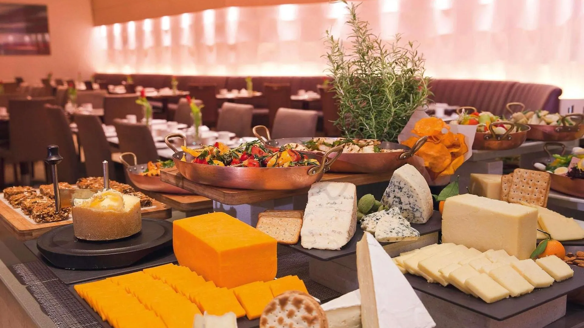 Hotell Mövenpick Hotel&Apartments Dubai