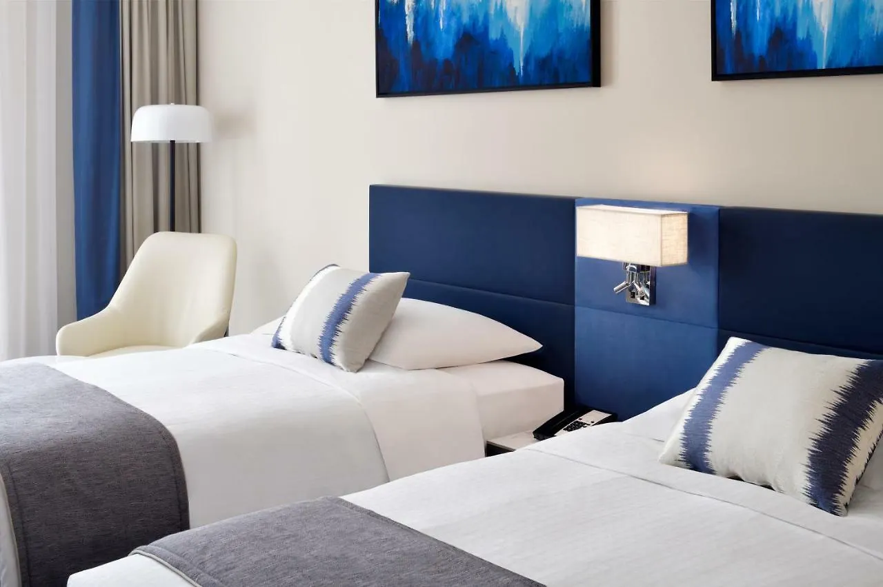 Mövenpick Hotel&Apartments Dubai 5*,
