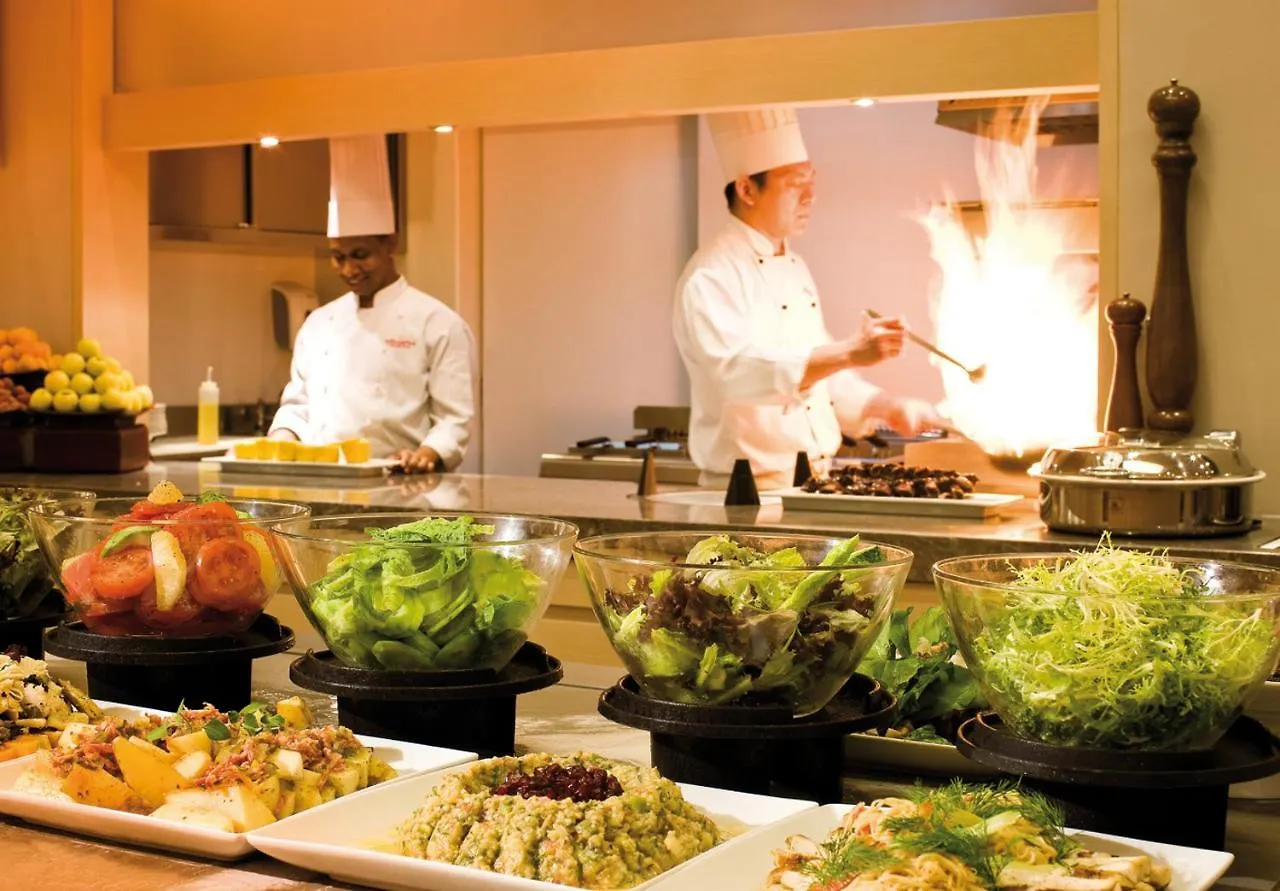 Moevenpick Hotel & Apartments Bur Dubai 5*,