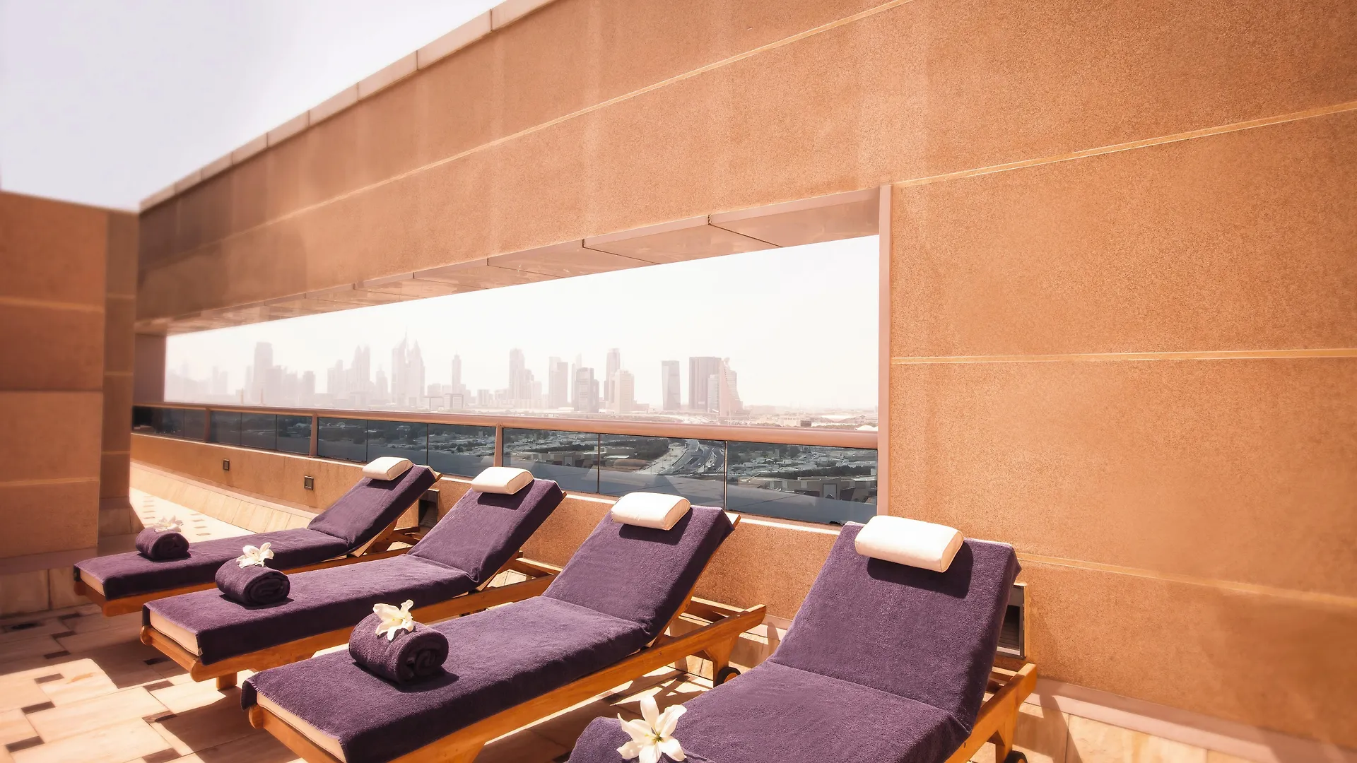 Moevenpick Hotel & Apartments Bur Dubai 5*,