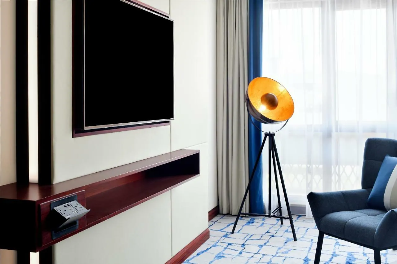 Moevenpick Hotel & Apartments Bur Dubai 5*,